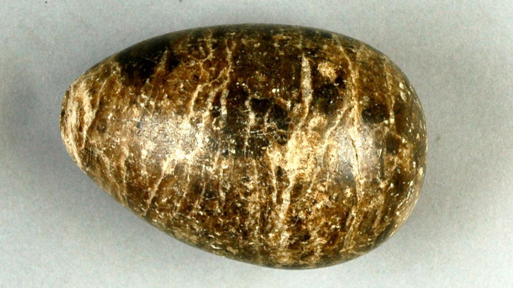 Ģipša ola, ko savās vadītajās ekskursijās bieži izmantoja pedagogs, ģeologs un muzeju darbinieks Jānis Greste